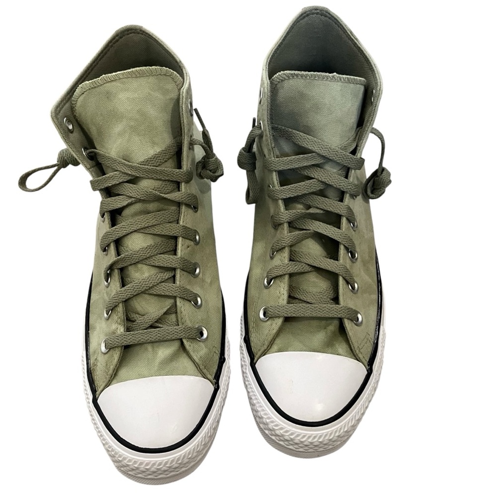 CHUCK TAYLOR ALL STAR HI WASHED CANVAS SNEAKERS IN LIGHT FIELD SURPLUS-GREEN